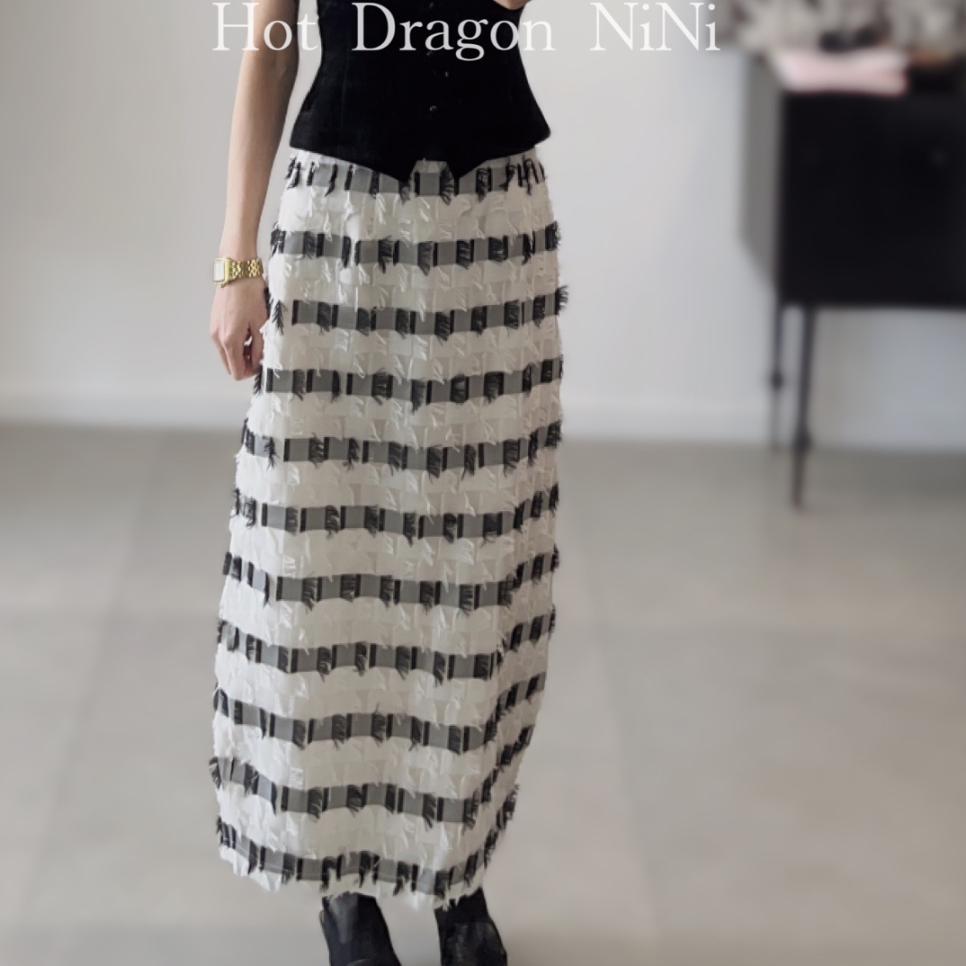「Hot Dragon NiNi」独立主理人设计品牌 黑白格子 半茧型半身长裙