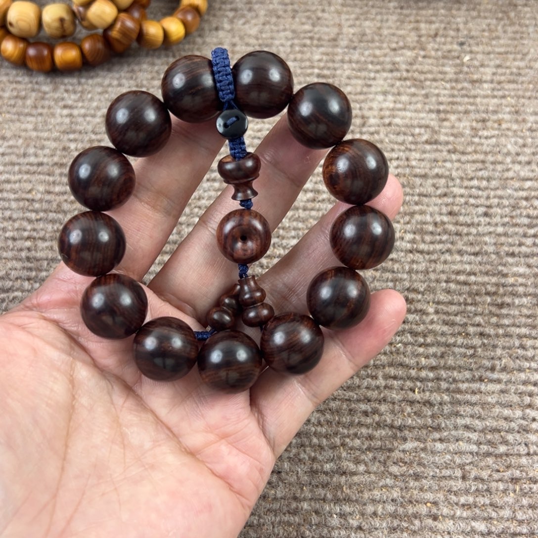 飞***木海南黄花梨1.8。。。。。。。