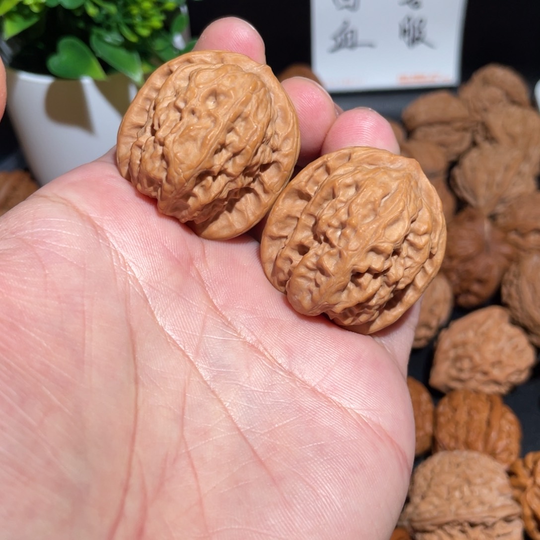 文玩核桃把件36野狼