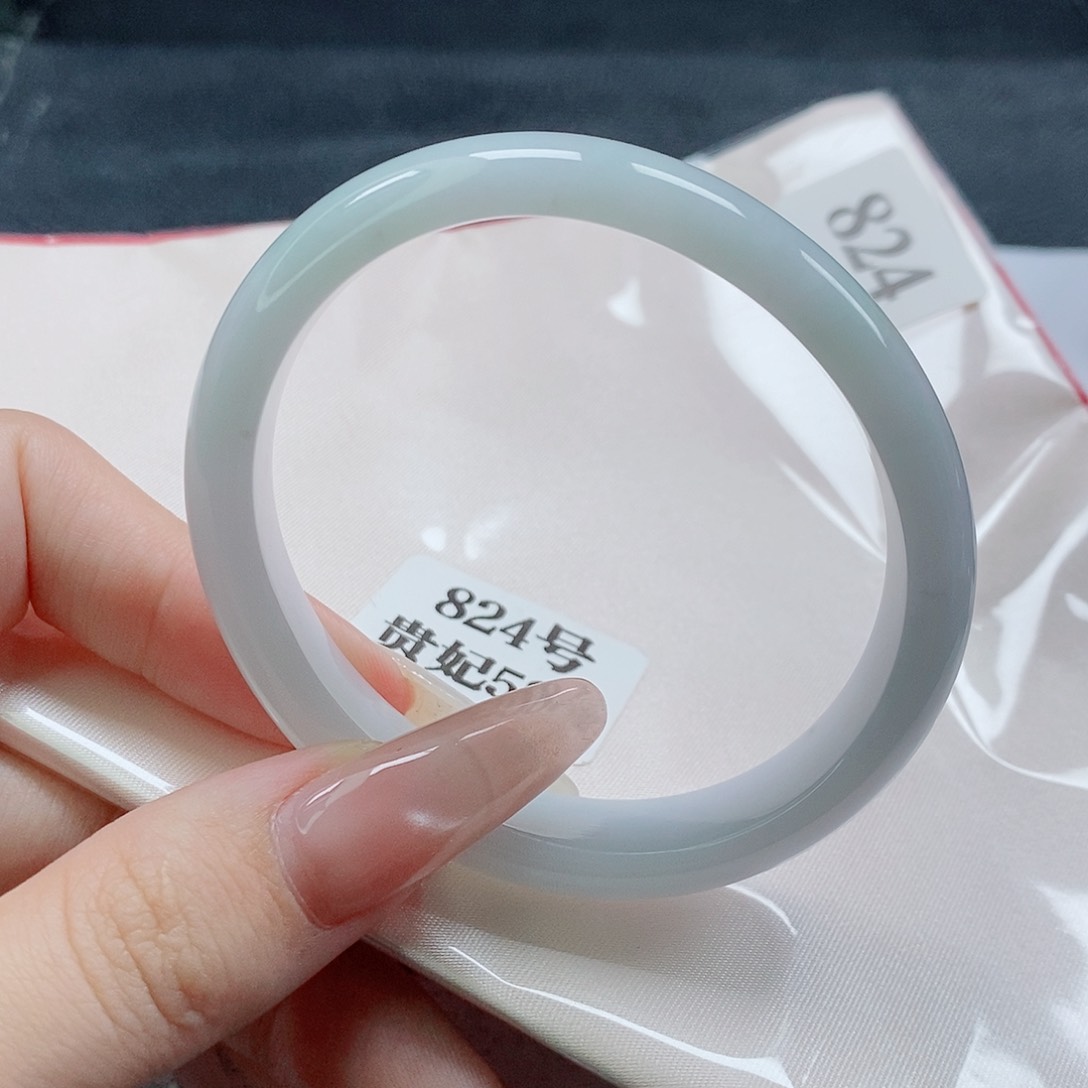 【闪购商品】未镶嵌手镯（贵妃镯）翡翠506号