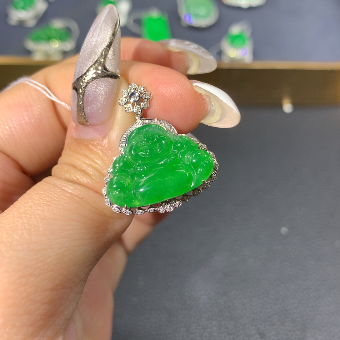 翡翠颈饰18K金镶嵌翡翠