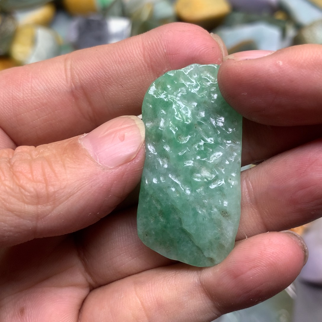 翡翠颈饰未镶嵌翡翠