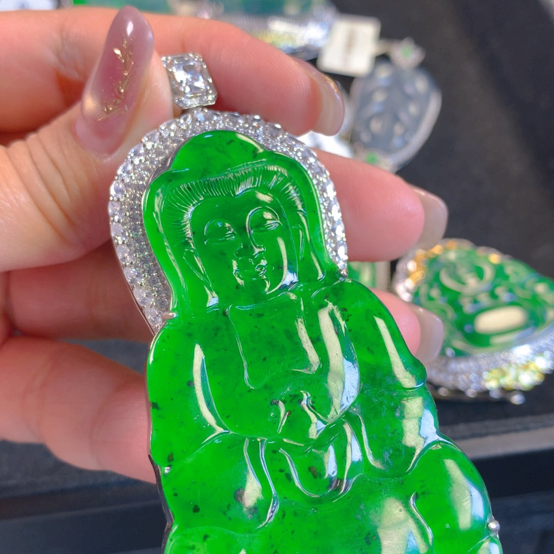 翡翠颈饰未镶嵌翡翠