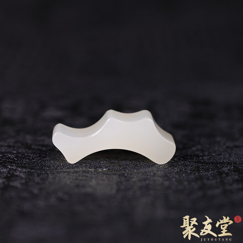 W56聚友堂玉雕3.8克新疆和田玉籽料白玉藕粉色笔架摆件笔搁配饰