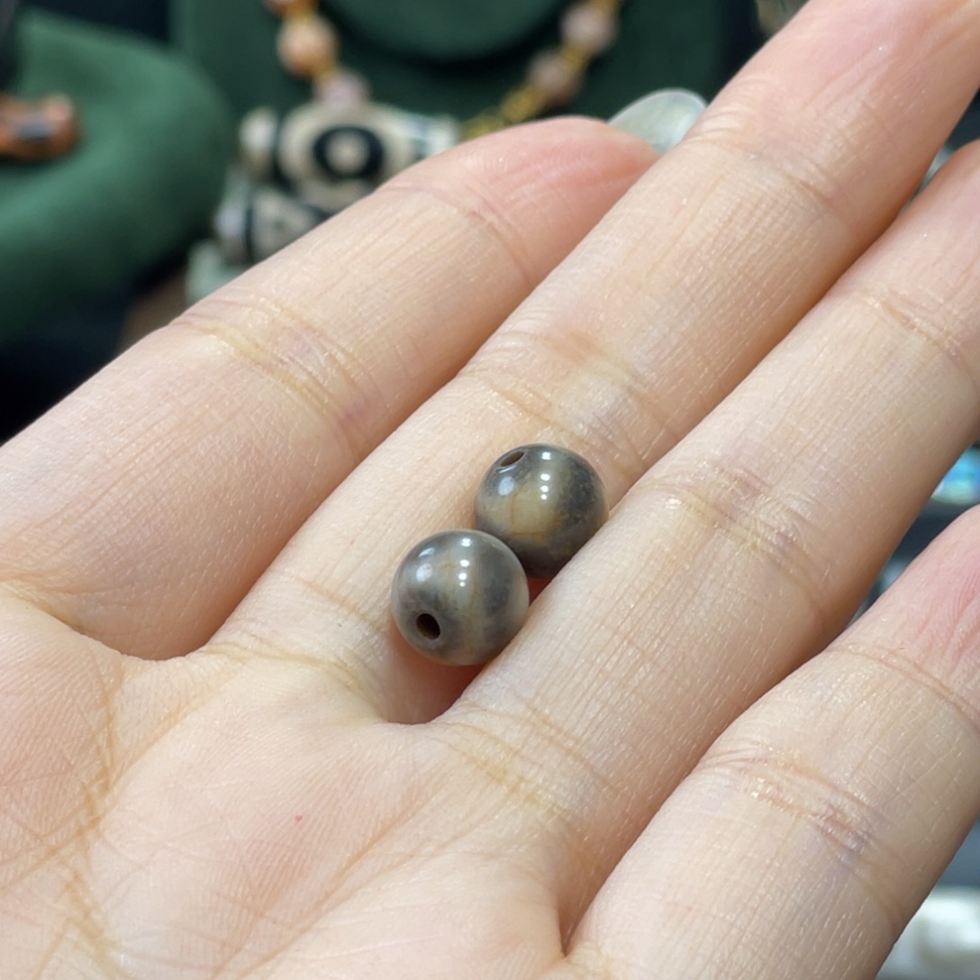 有***女玛瑙/玉髓未镶嵌珠宝半成品