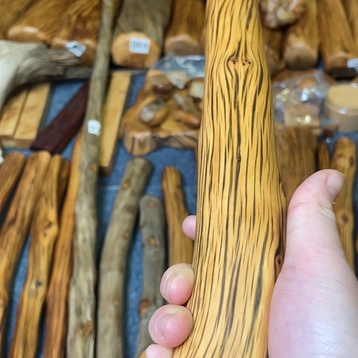 @***多大叶紫檀（黑酸枝木类）太行崖柏棍子