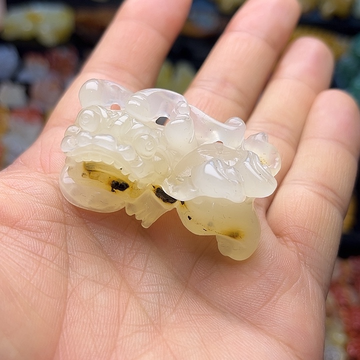 石英质玉（黄龙玉）颈饰未镶嵌