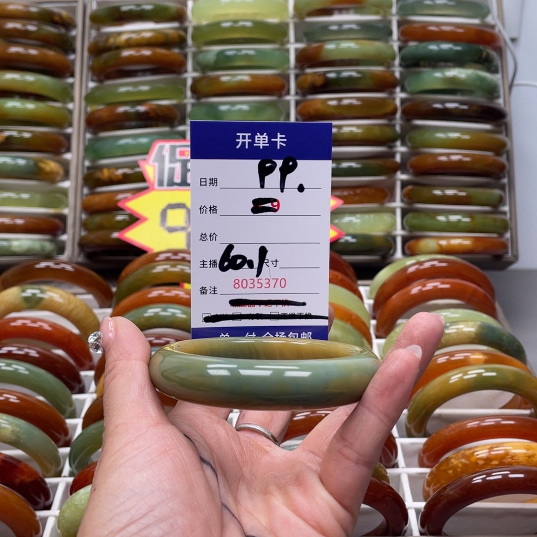 蛇纹石玉手镯未镶嵌哈*嘿