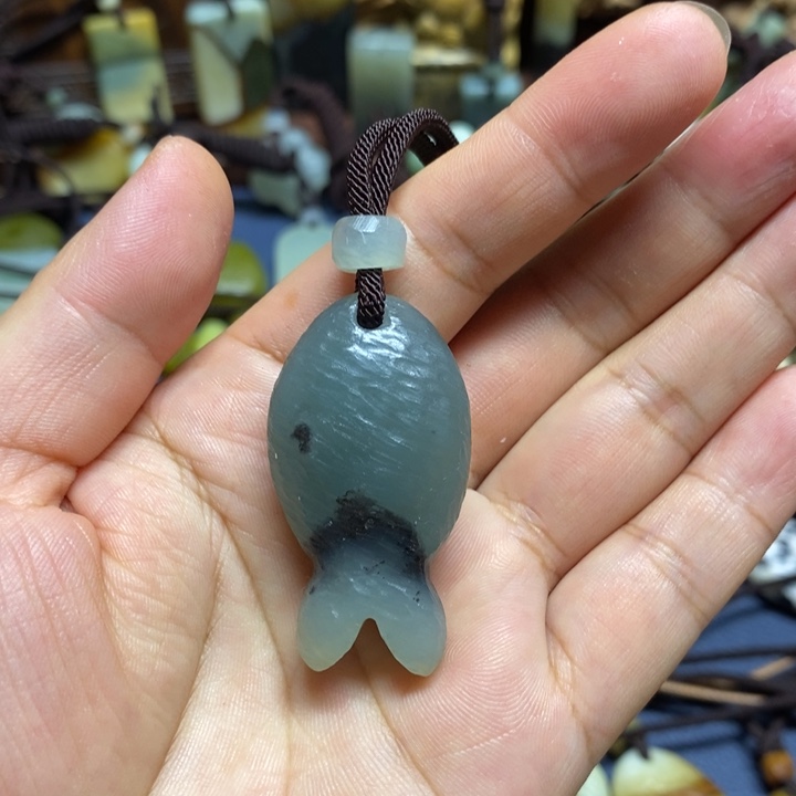 未镶嵌蛇纹石玉颈饰