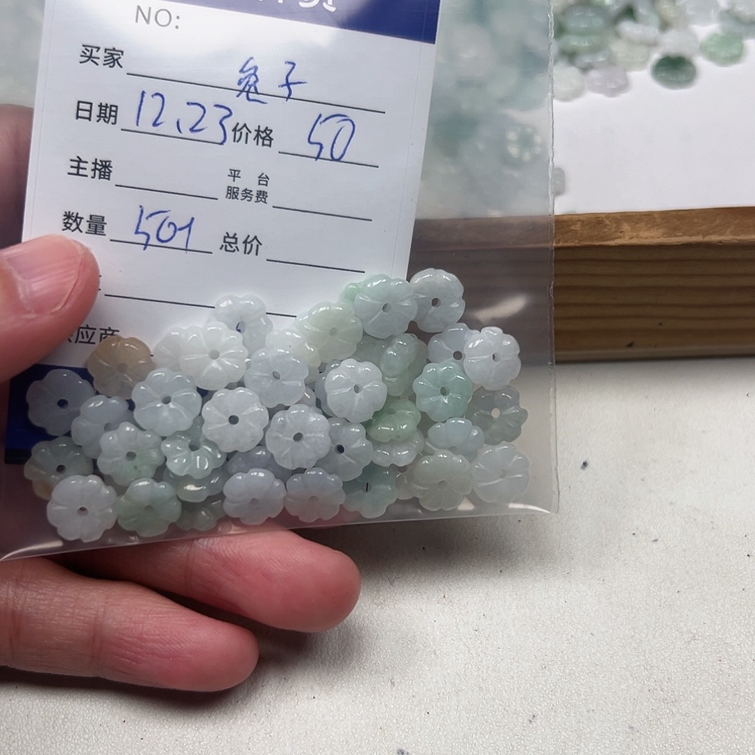 兔***子翡翠未镶嵌手链11