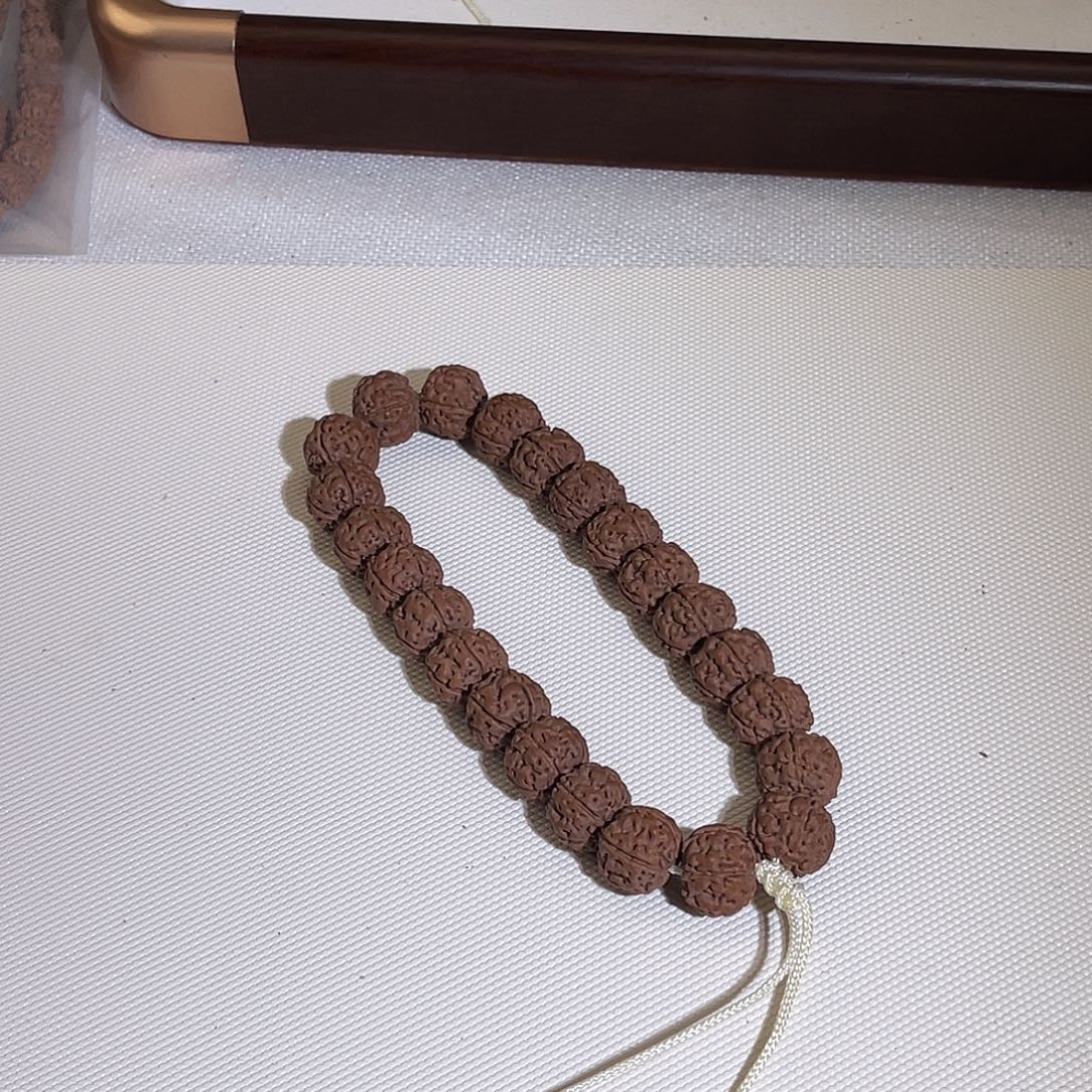 金刚菩提吊坠老树王手持15。 2