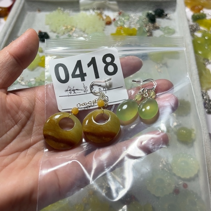 静***花蛇纹石玉未镶嵌耳饰