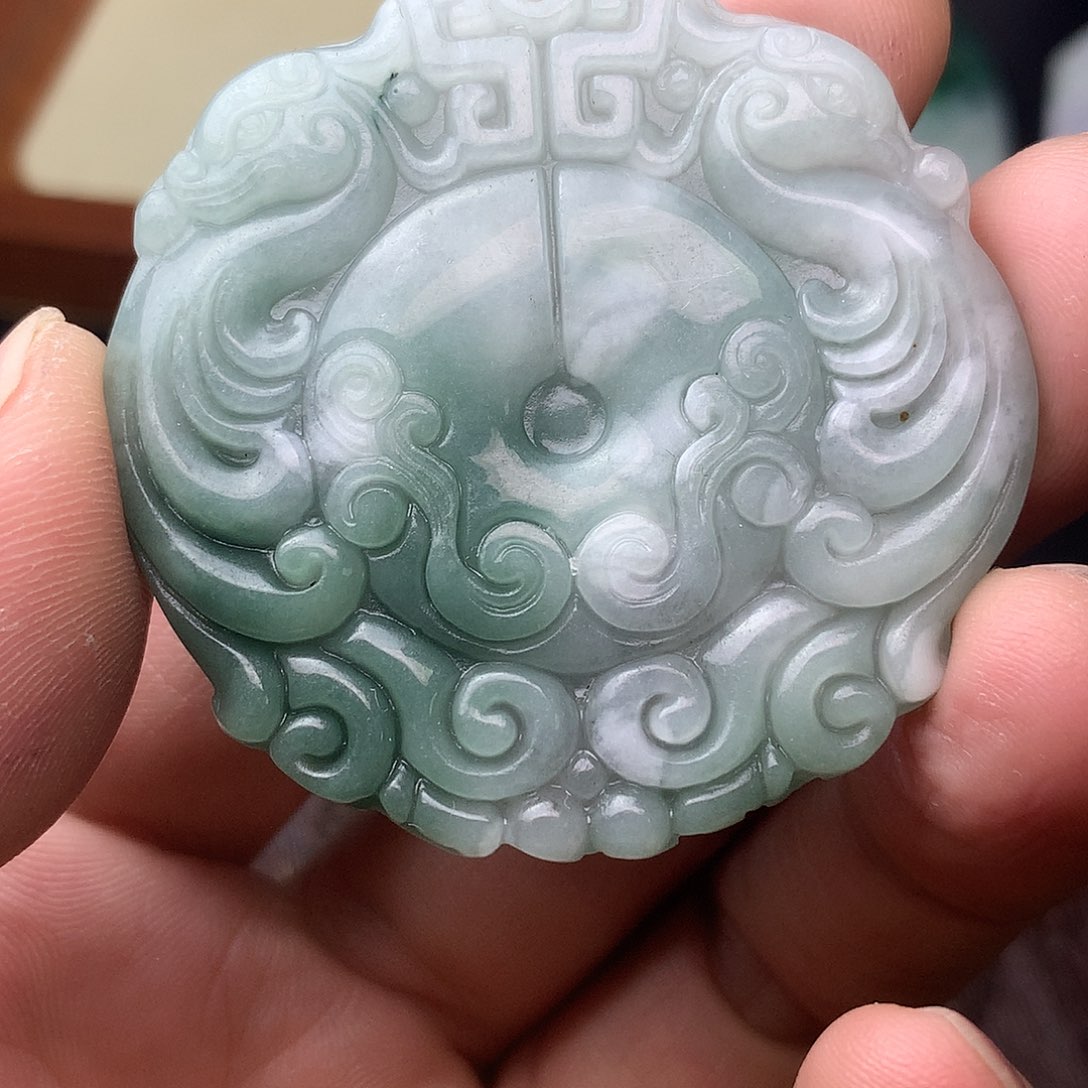 翡翠未镶嵌颈饰翡翠首饰和翡翠珠宝