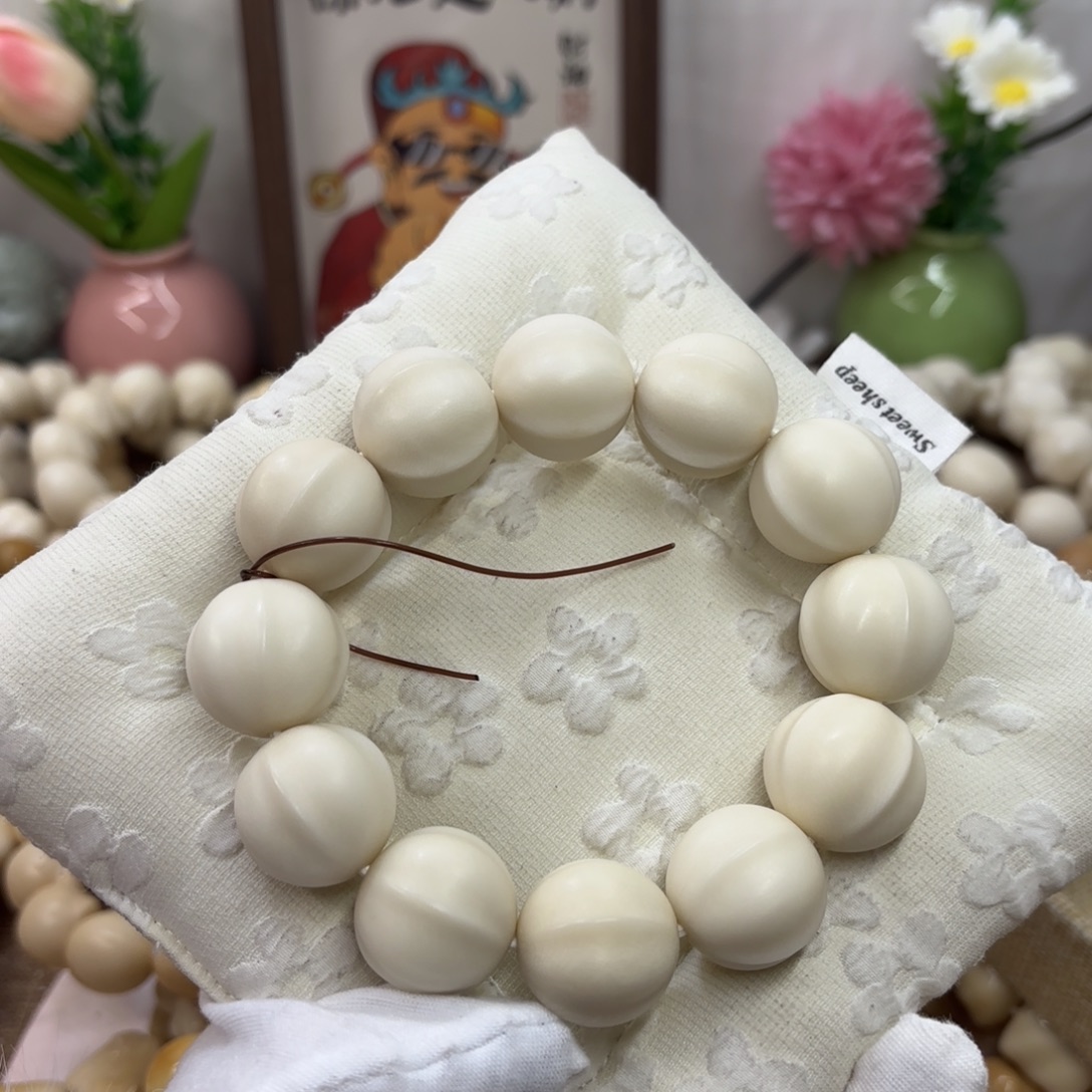 吊坠菩提根/象牙果22干磨微瑕牙果鲨鱼背855