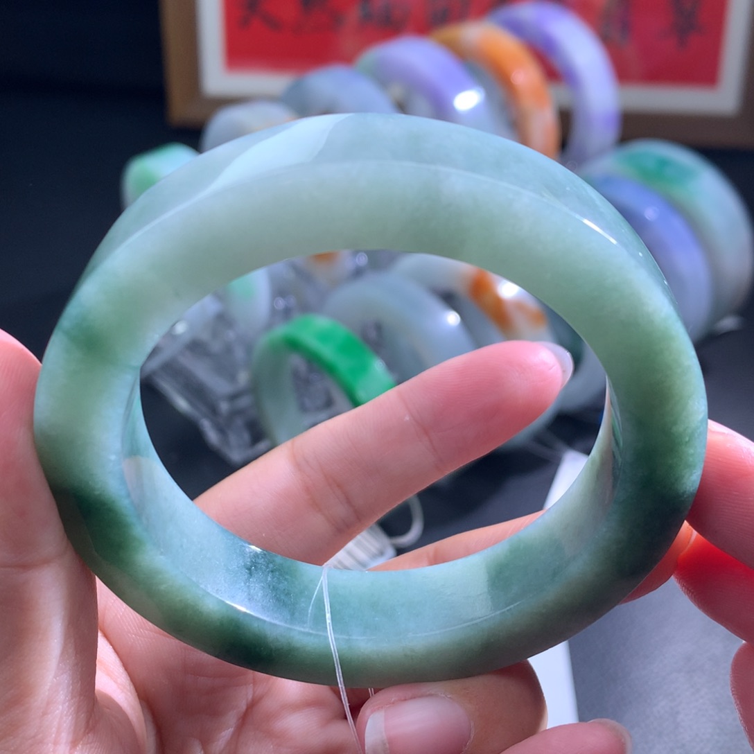 定制翡翠未镶嵌翡翠手镯