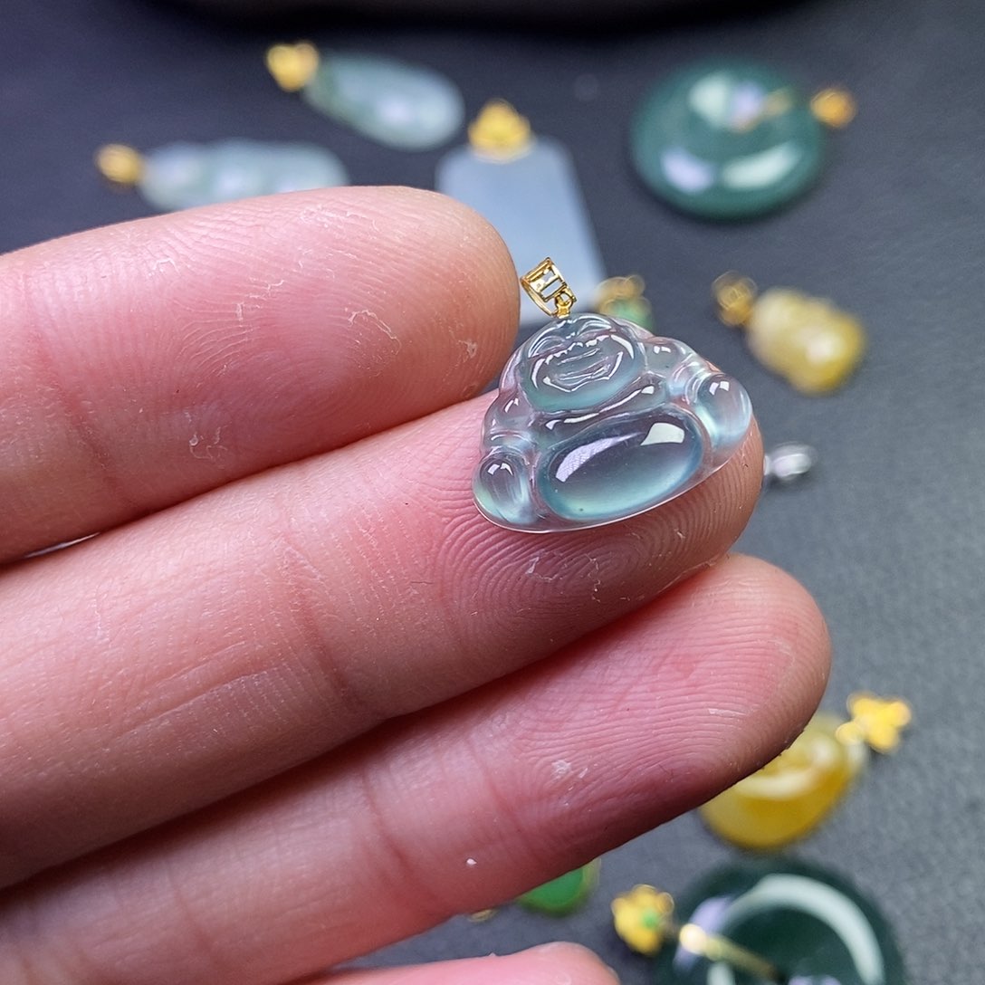 颈饰18K金镶嵌翡翠