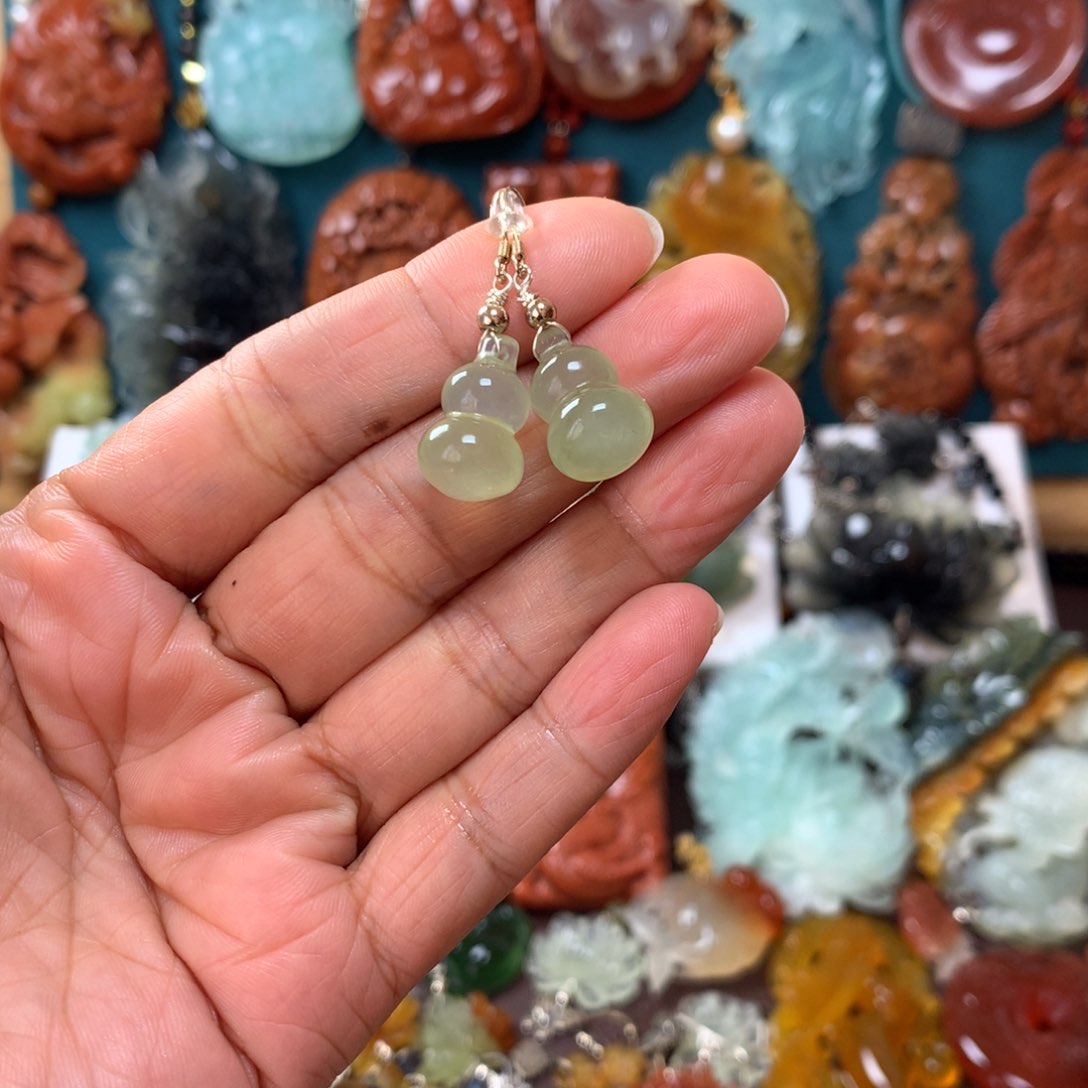 蛇纹石玉耳坠未镶嵌