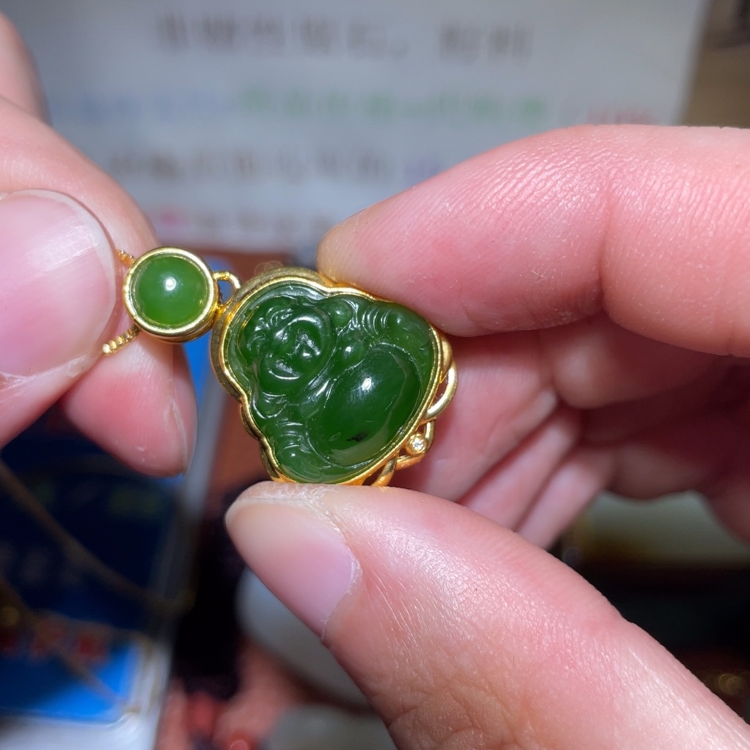 和田玉挂件18K金镶嵌心**花