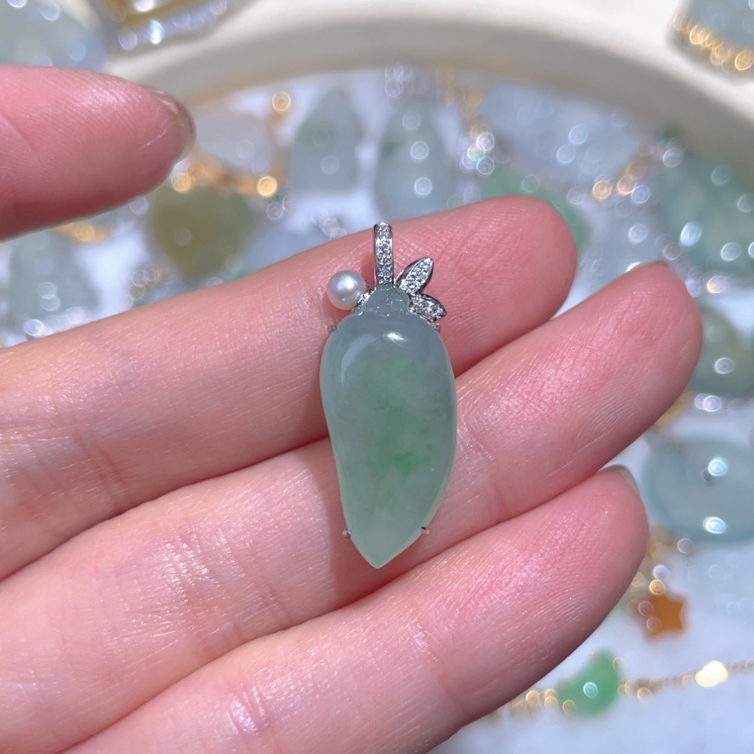 翡翠颈饰18K金镶嵌翡翠