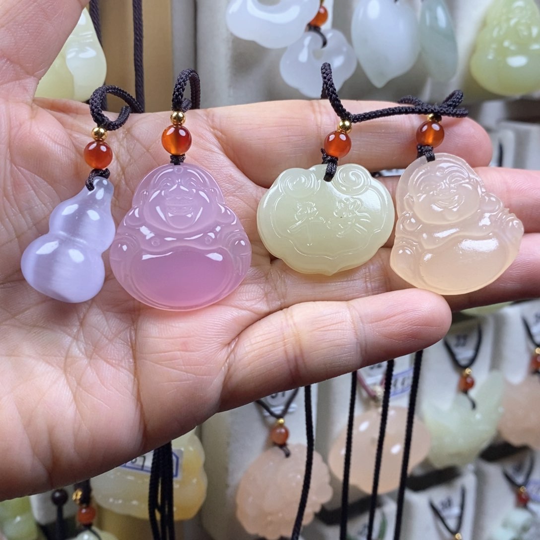 颈饰未镶嵌石英质玉（金丝玉）?****