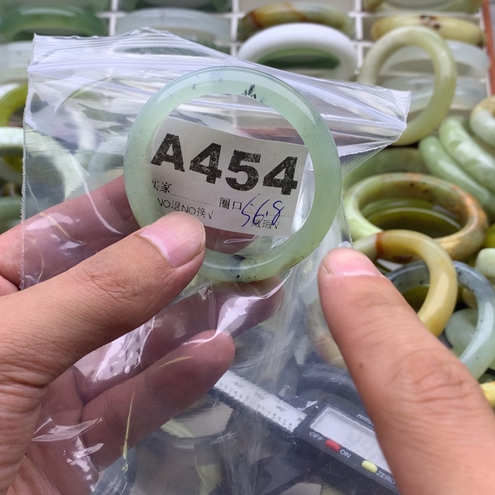 非***意未镶嵌蛇纹石玉手镯