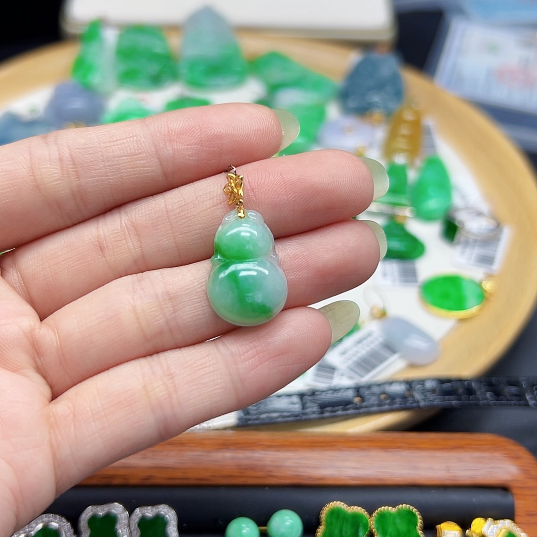 翡翠颈饰18K金镶嵌天然缅料A货一件