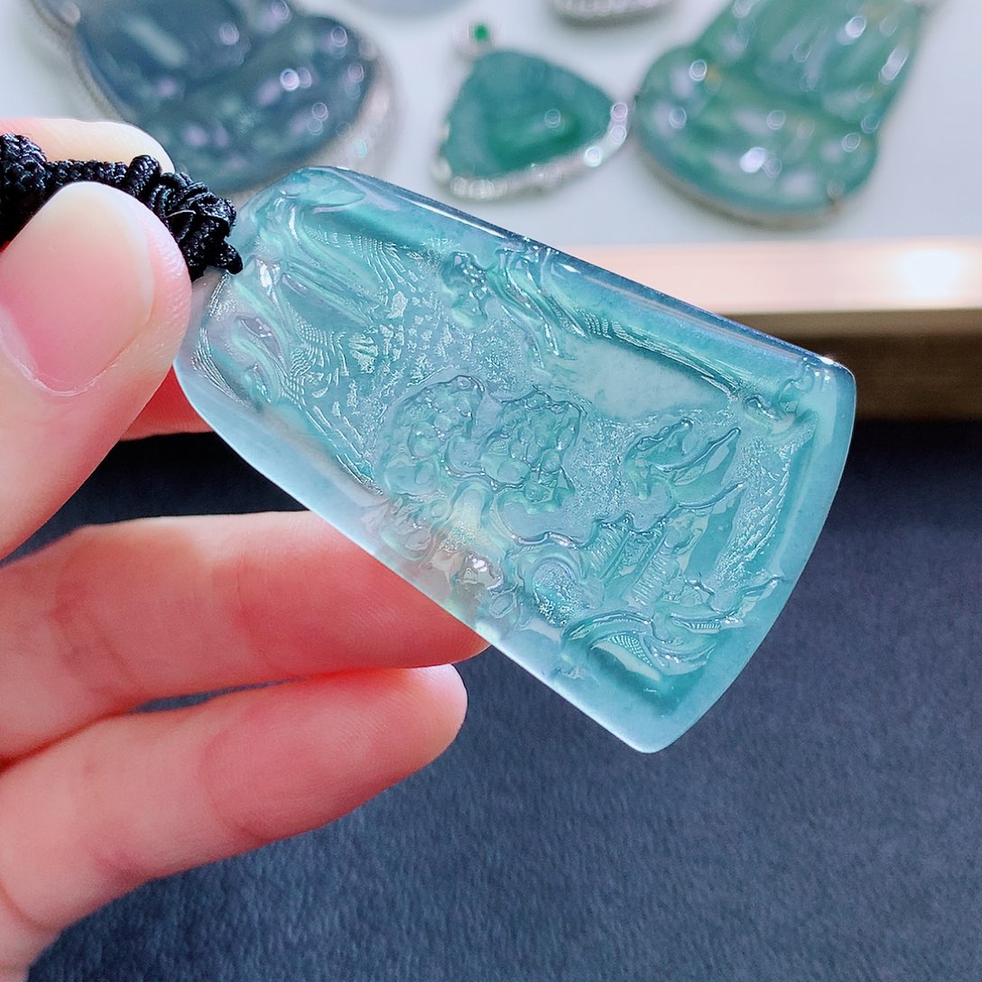 翡翠挂件未镶嵌翡翠