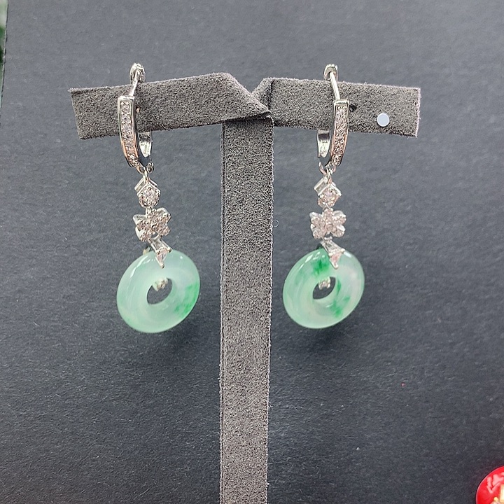 石英质玉耳环未镶嵌