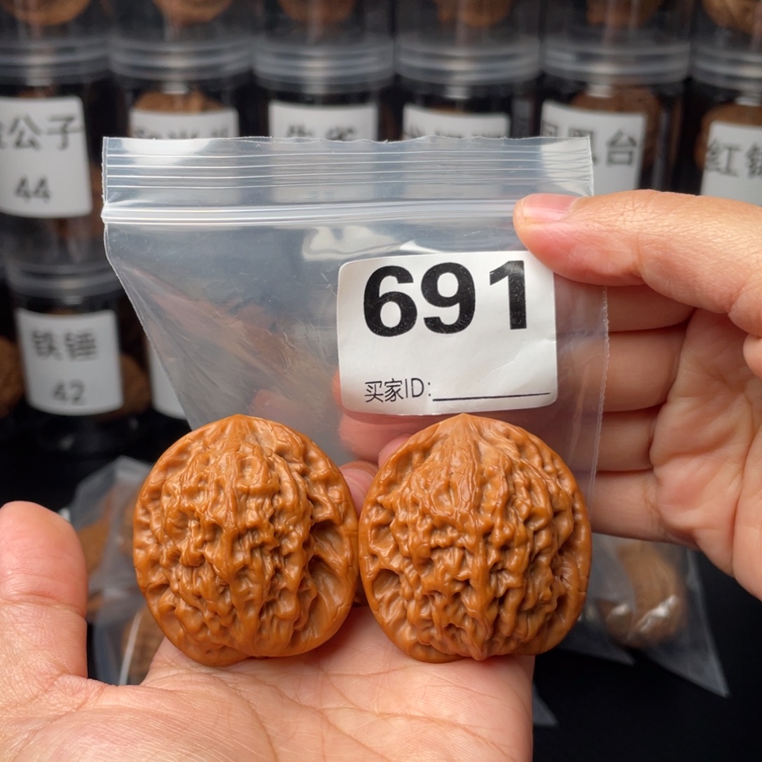 文玩核桃把件42金公子