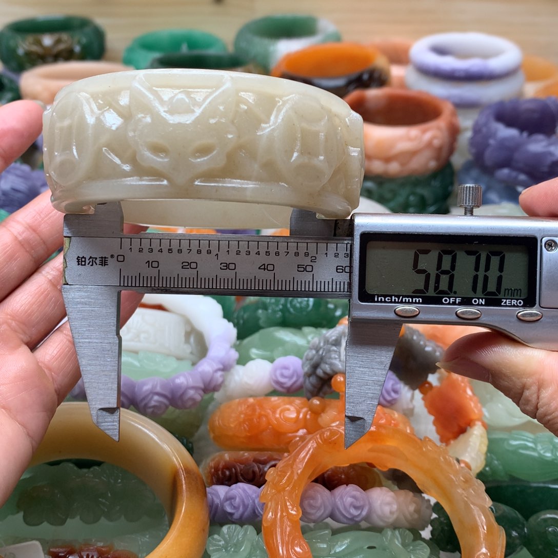 未镶嵌手镯石英质玉