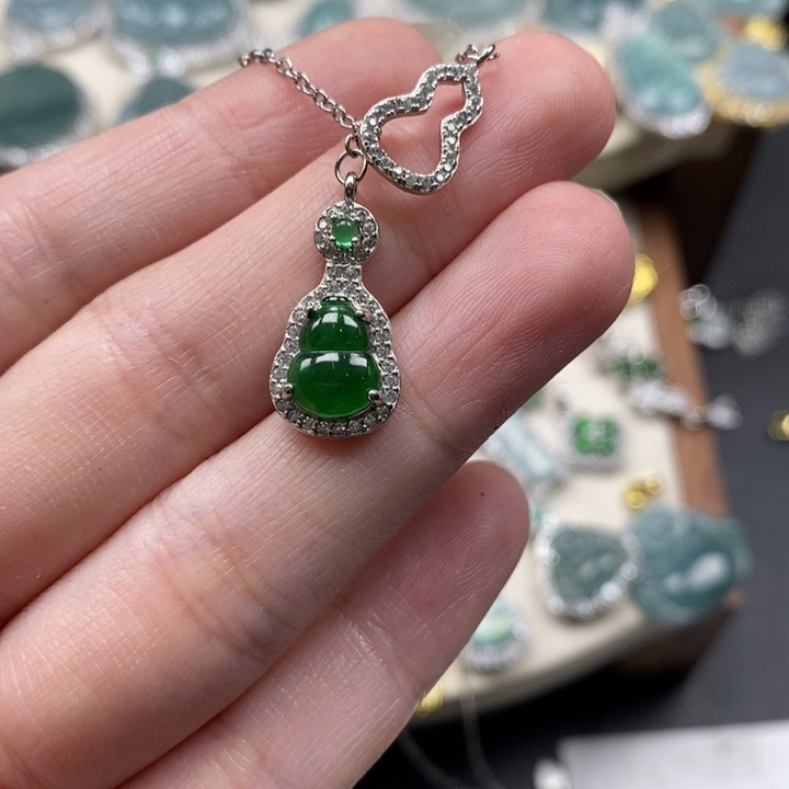 翡翠颈饰未镶嵌翡翠