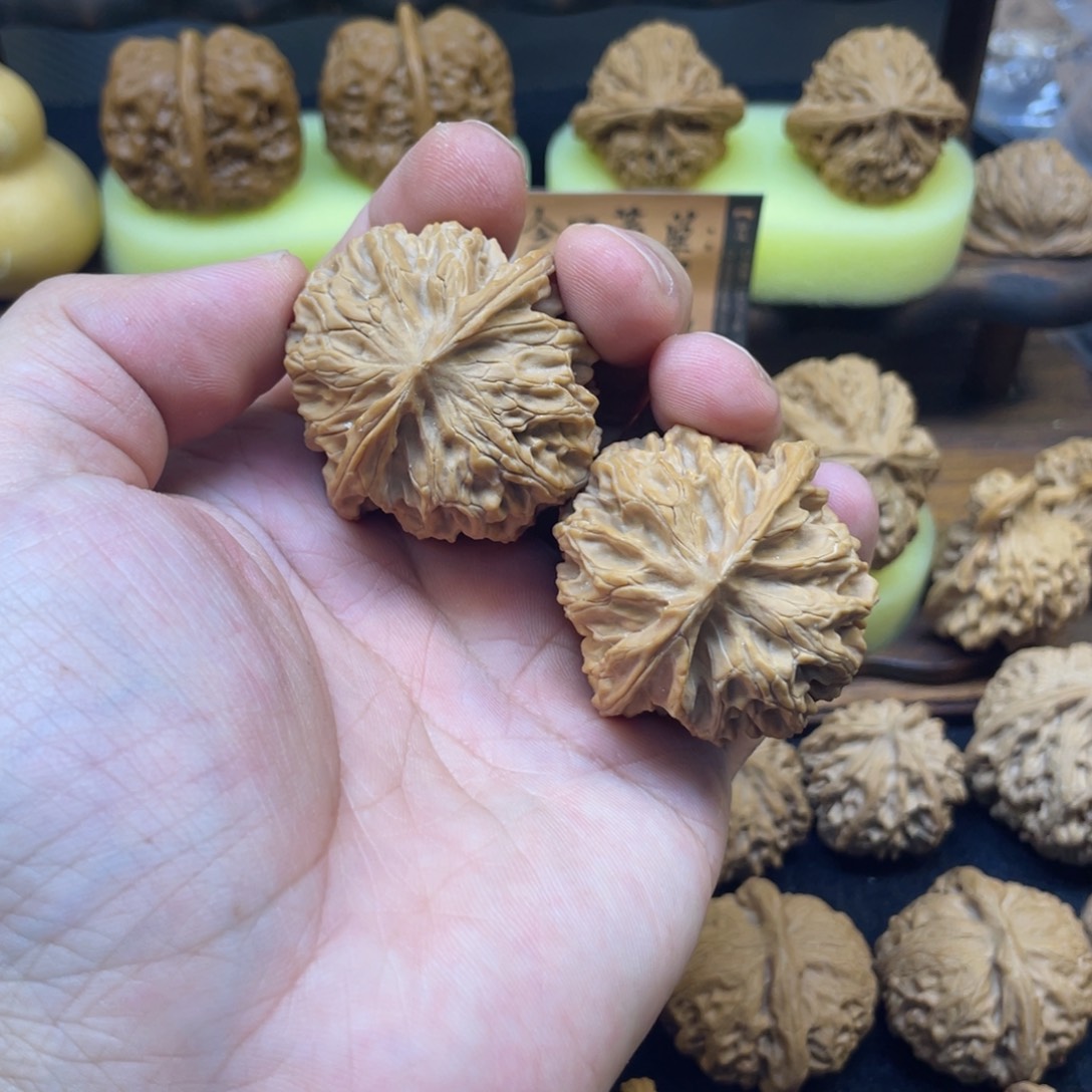文玩核桃吊坠苹果