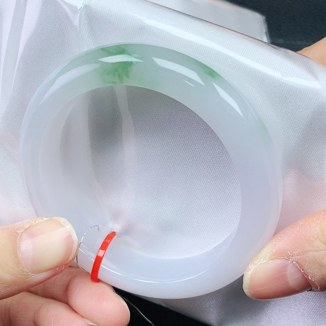 翡翠手镯未镶嵌52圈