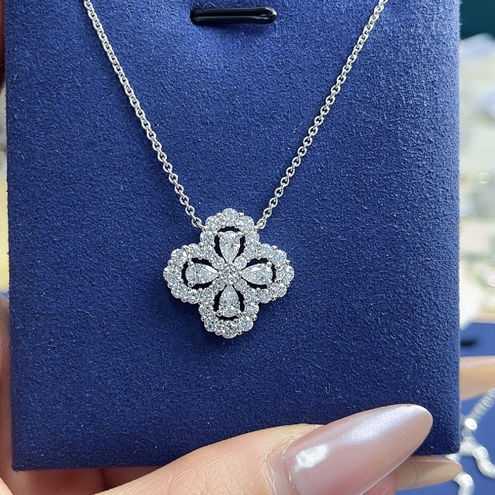 实验室培育钻石铂Pt950镶嵌大号四叶草项链