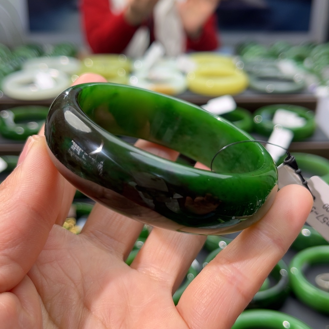 和田玉（碧玉）手镯未镶嵌