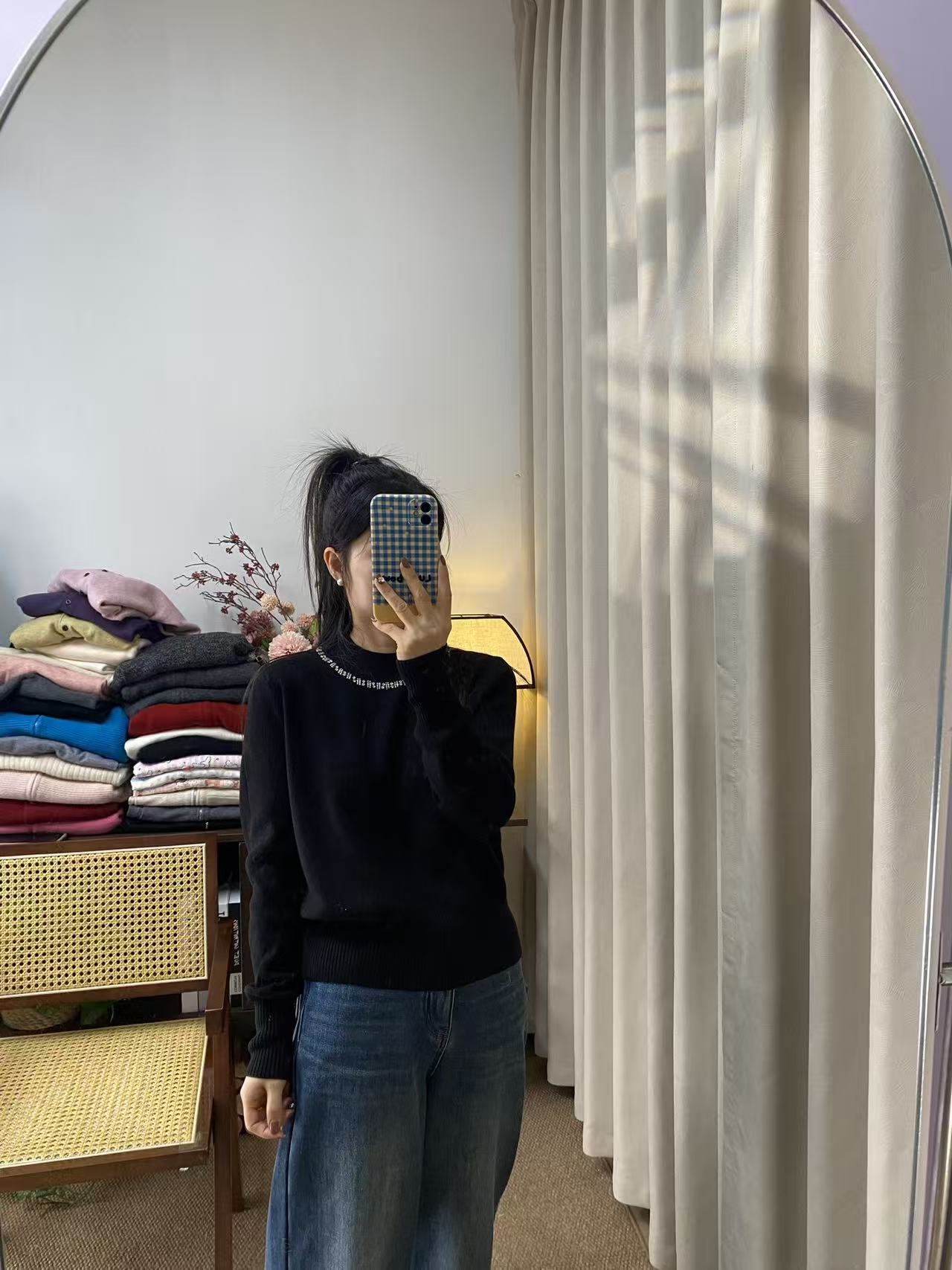 【慧慧精选】冬季新品～圆领手工珠珠短款毛衣