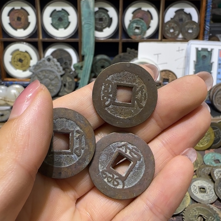 *****铜现代文创钱币挂件