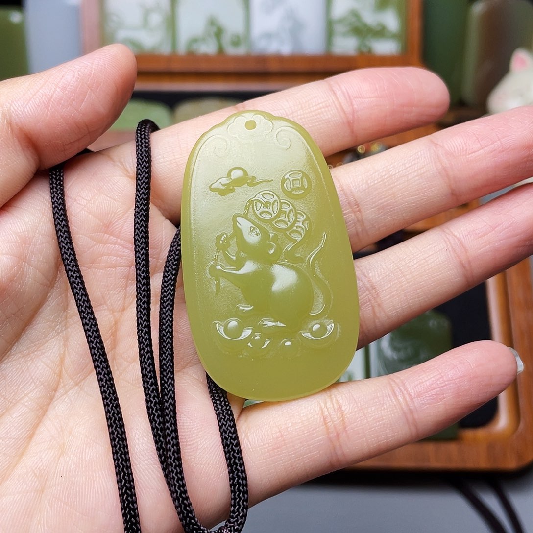 早***光新疆昆仑山脉料生肖鼠