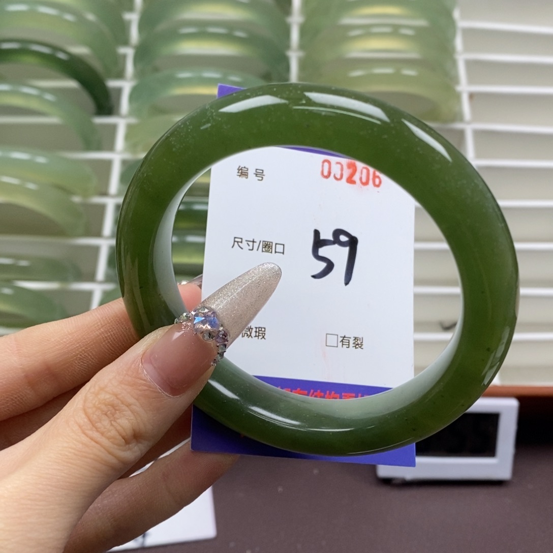 蛇纹石玉手镯未镶嵌