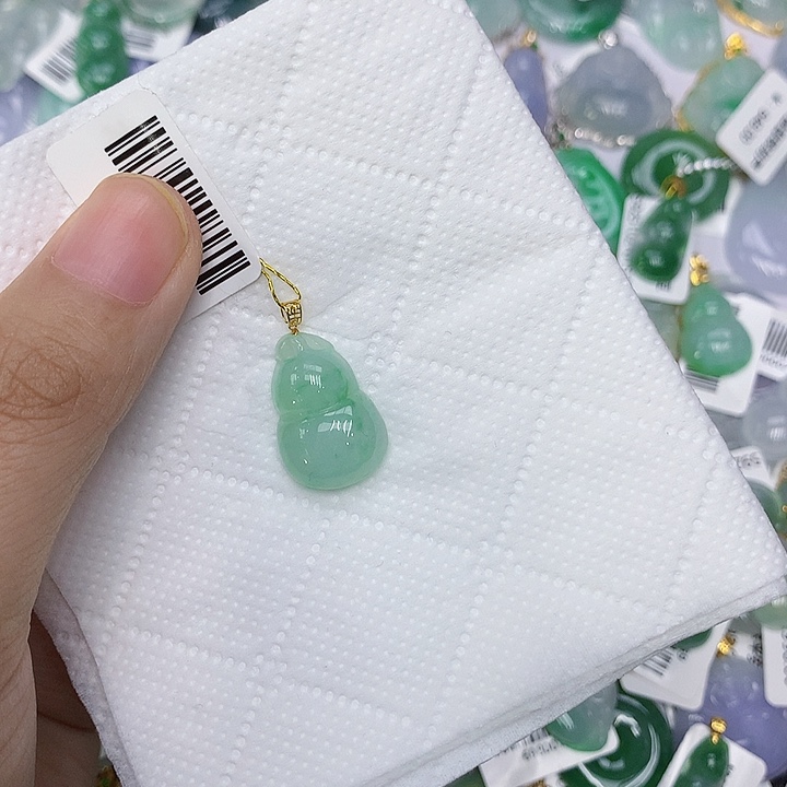 颈饰18K金镶嵌翡翠