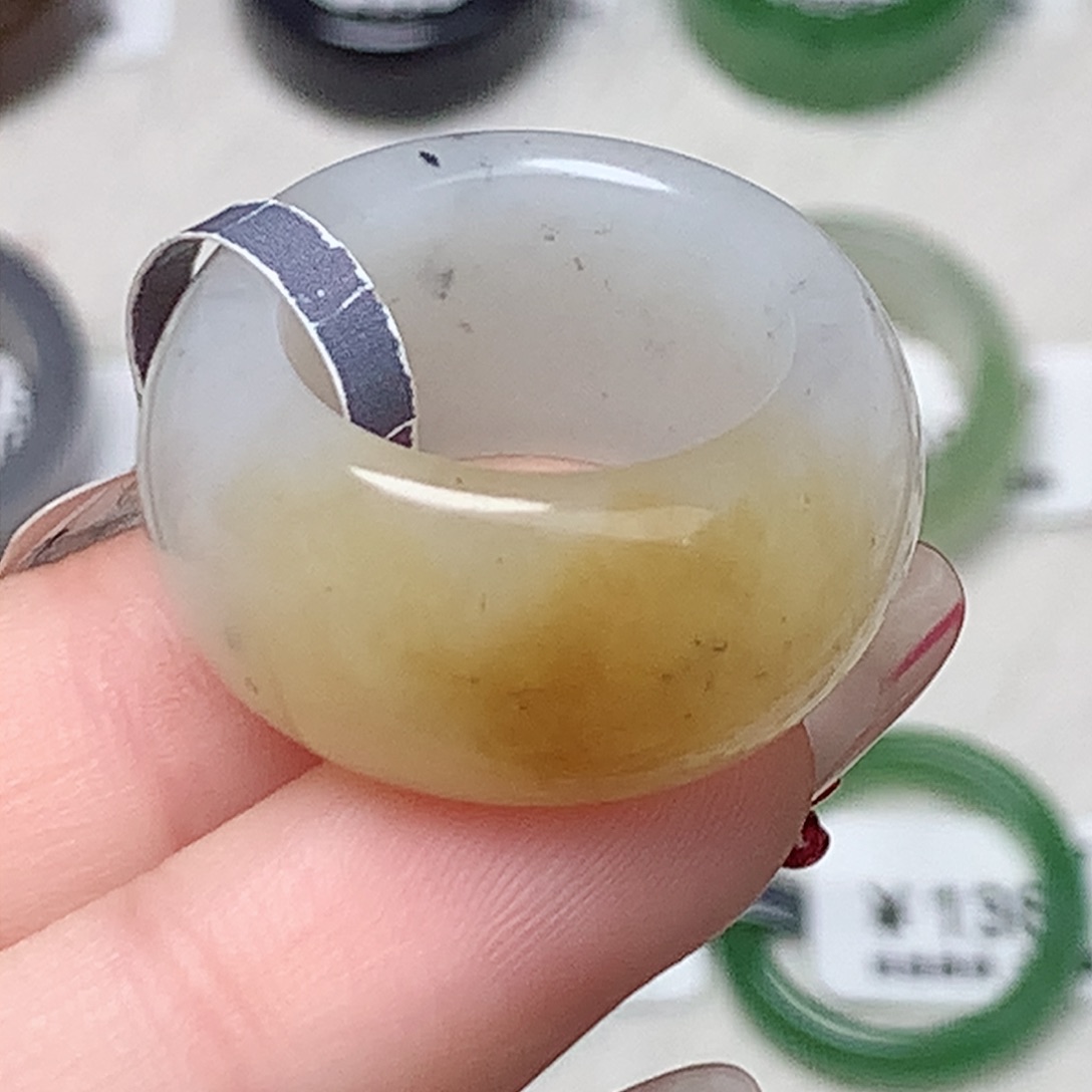 未镶嵌戒指和田玉