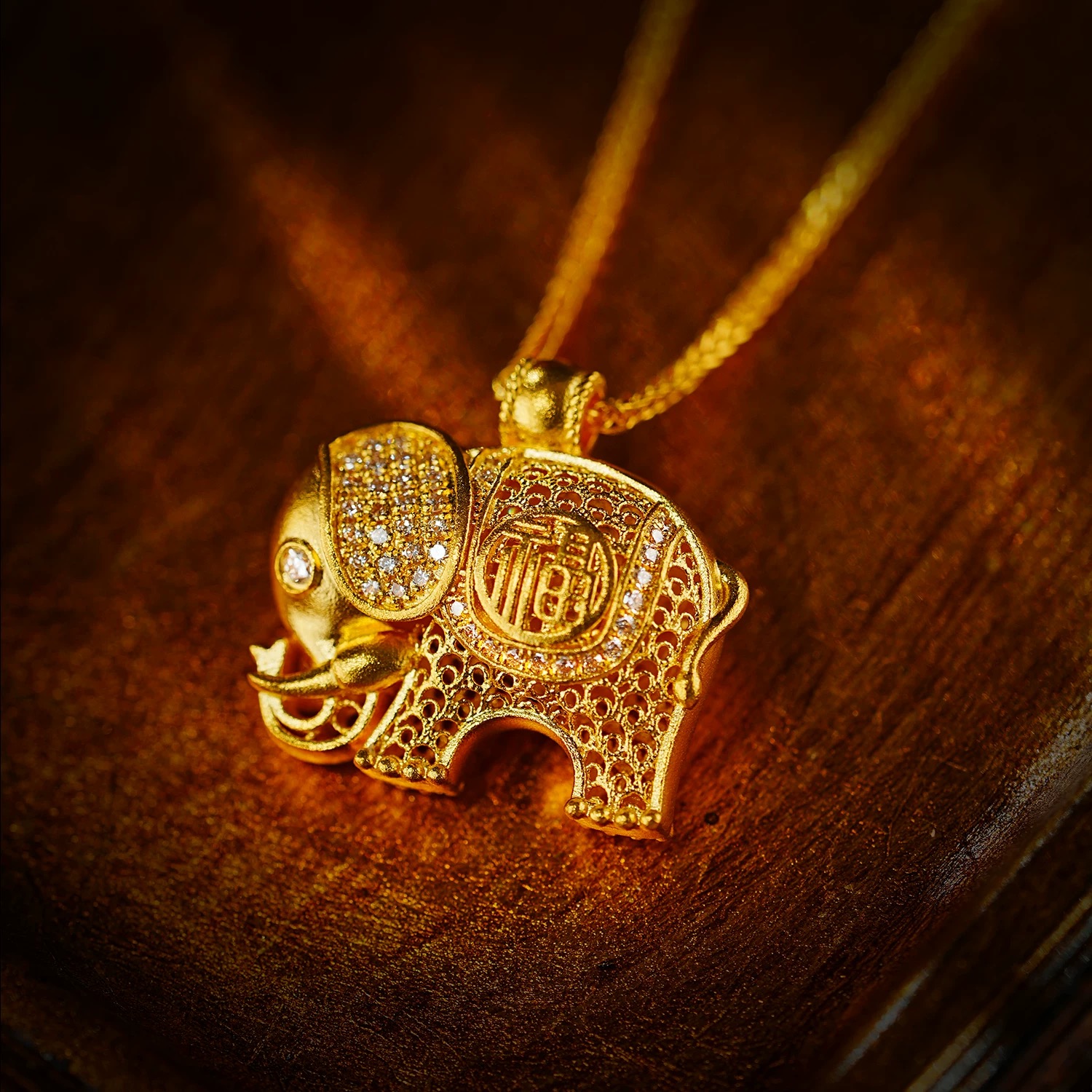 吊坠足银 足银吉象有福镶嵌吊坠