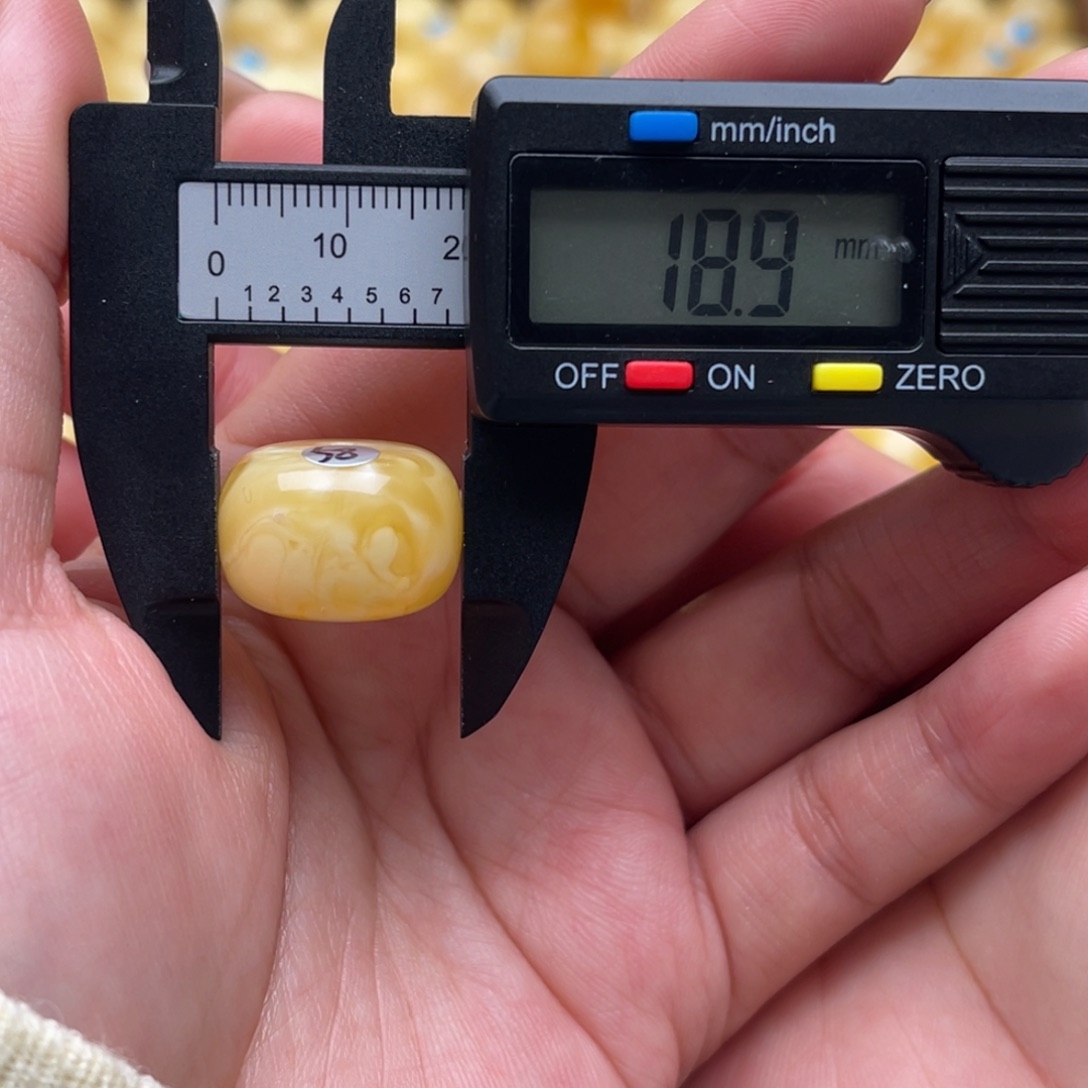 琥珀未镶嵌裸石蜜蜡墩子微瑕笑