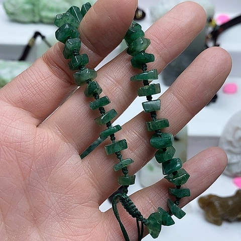 独山玉颈饰未镶嵌