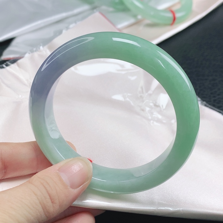 翡翠未镶嵌手镯59春彩翡翠手镯