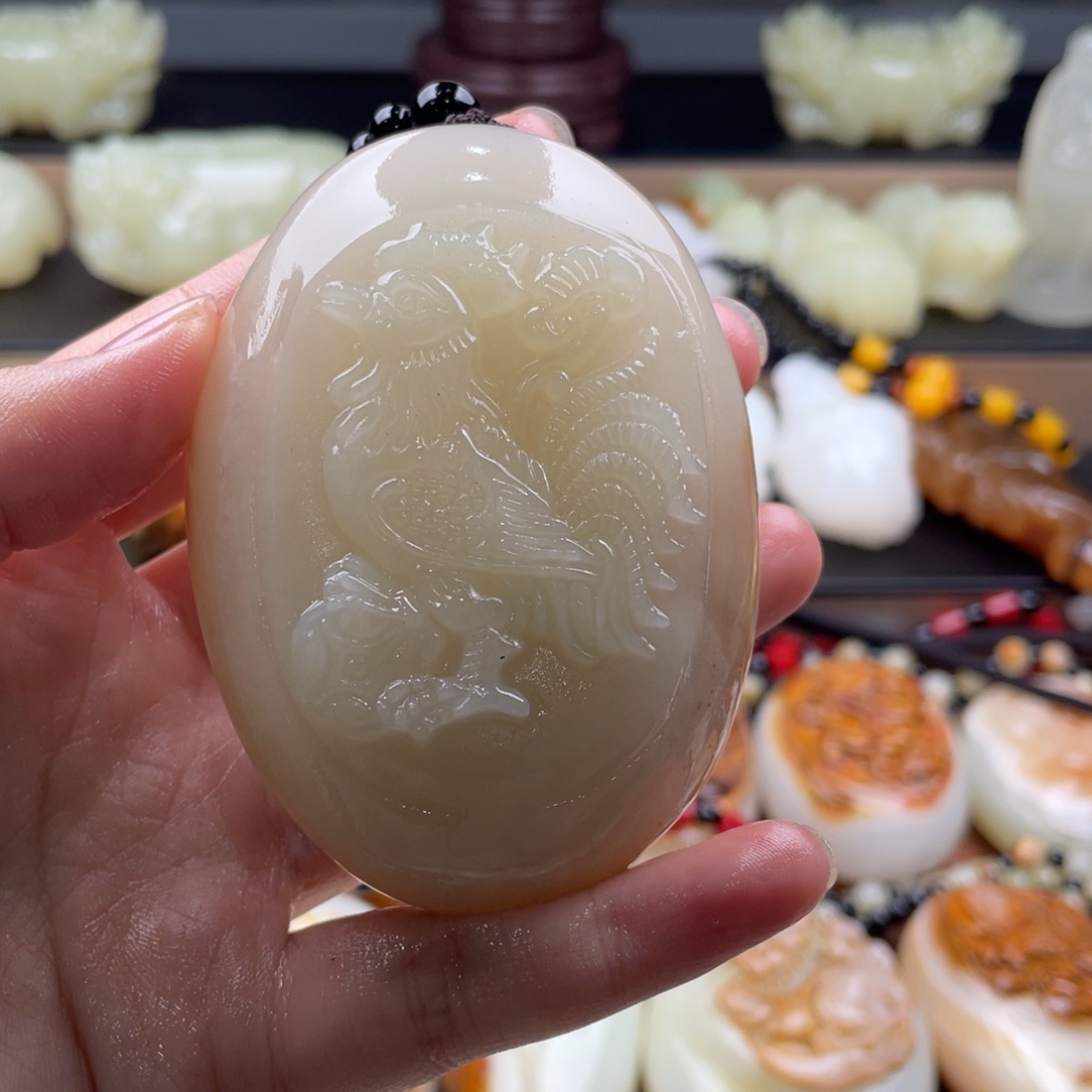 今***虎石材天然古青石手把件