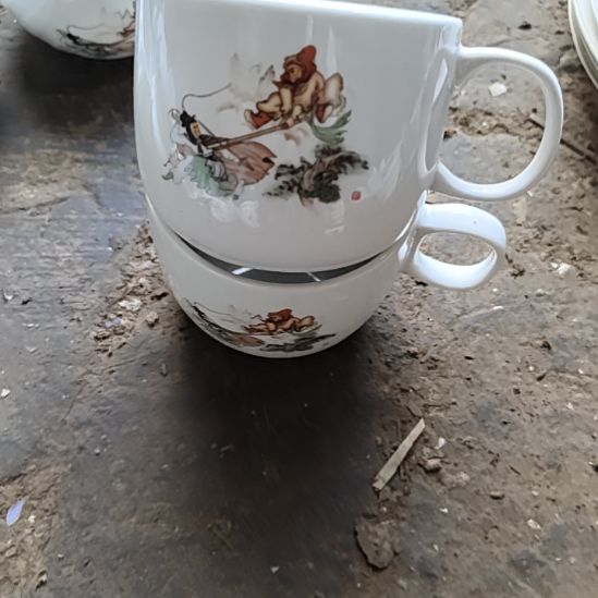 库存微瑕三打白骨精杯两个容量400毫升左右