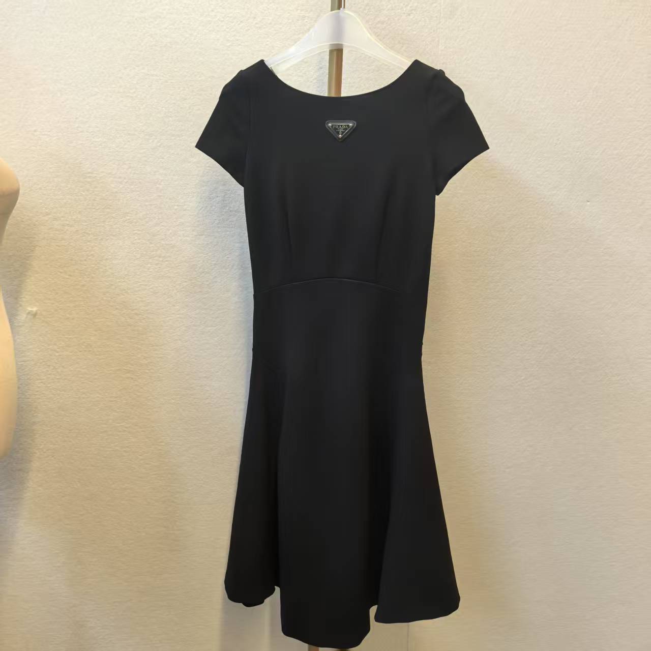 99新 Prada/普拉达 海囤J/普拉达连衣裙/38码/yy06805