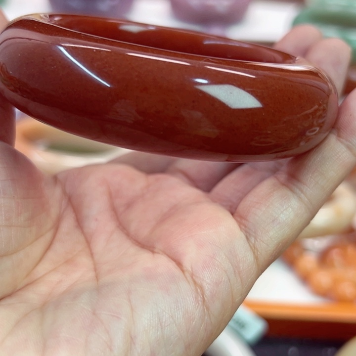 余***贵石英质玉（佘太翠）未镶嵌手镯