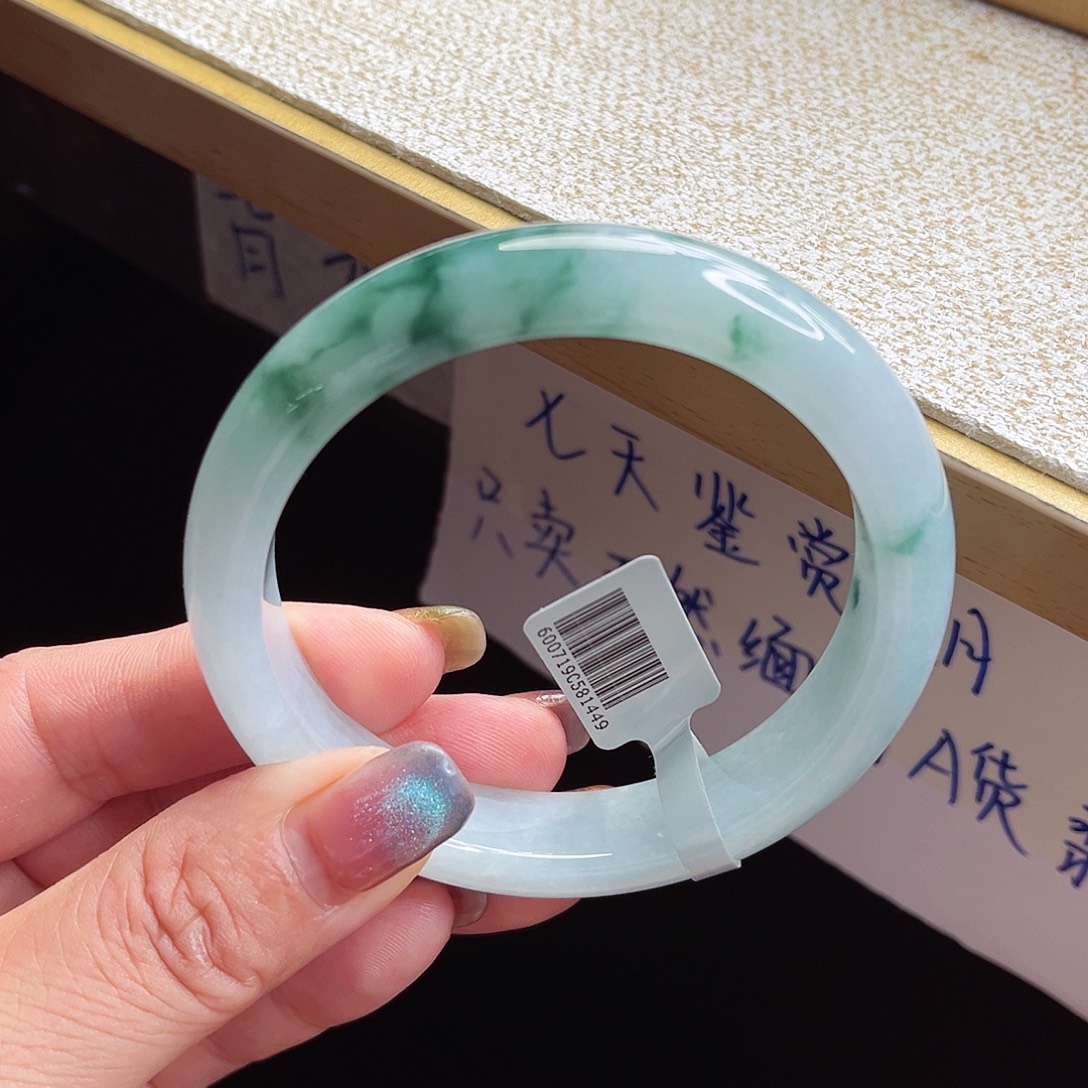 翡翠手镯未镶嵌手镯